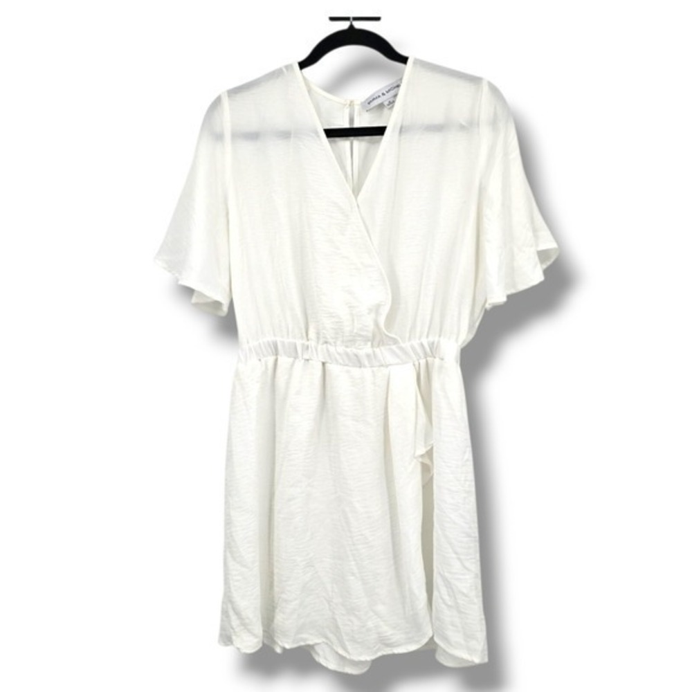 Emma‎ & Michele White Romper Short Sleeve Surplice Elastic Waist Size M